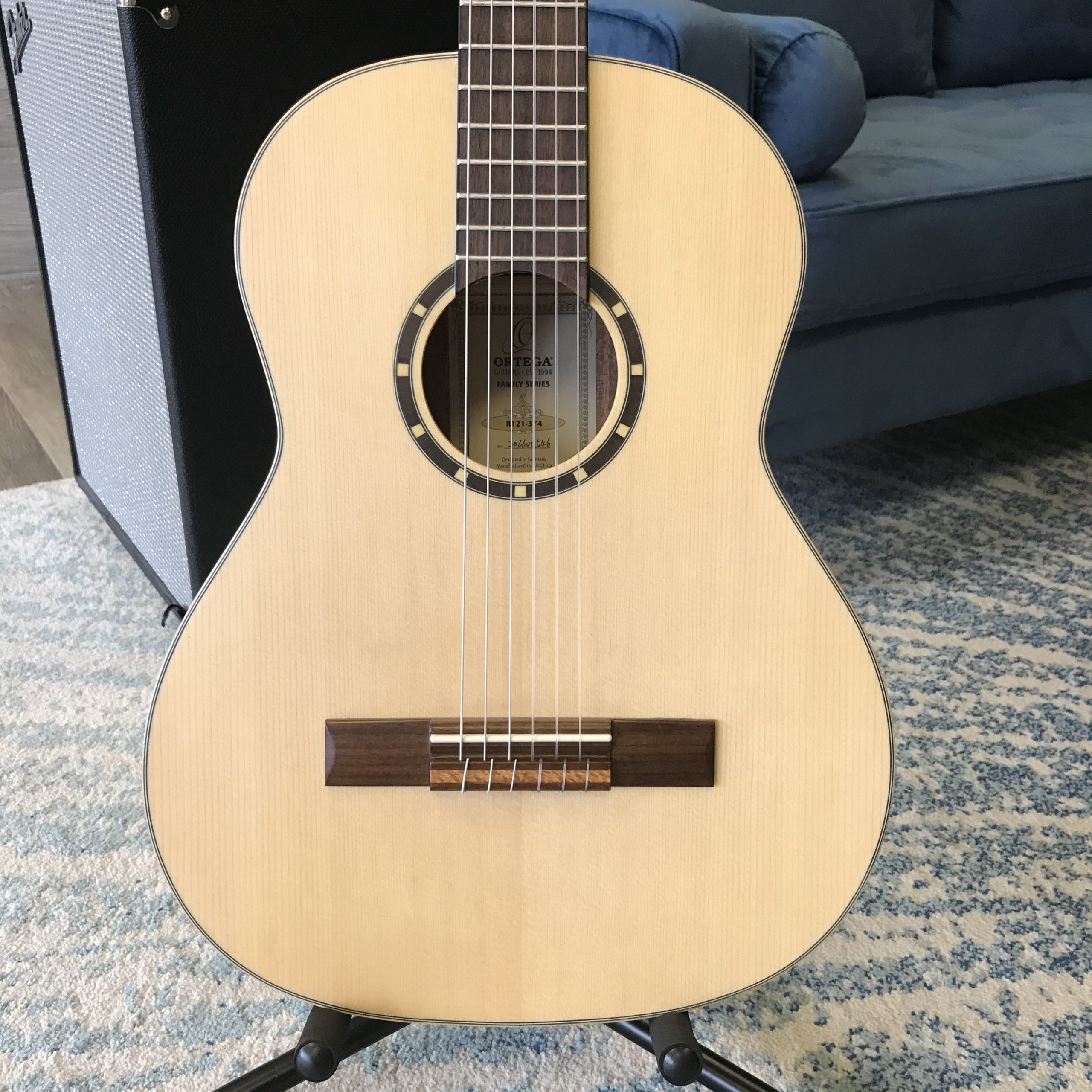 Picture of an Ortega R121-3/4 guitar, body