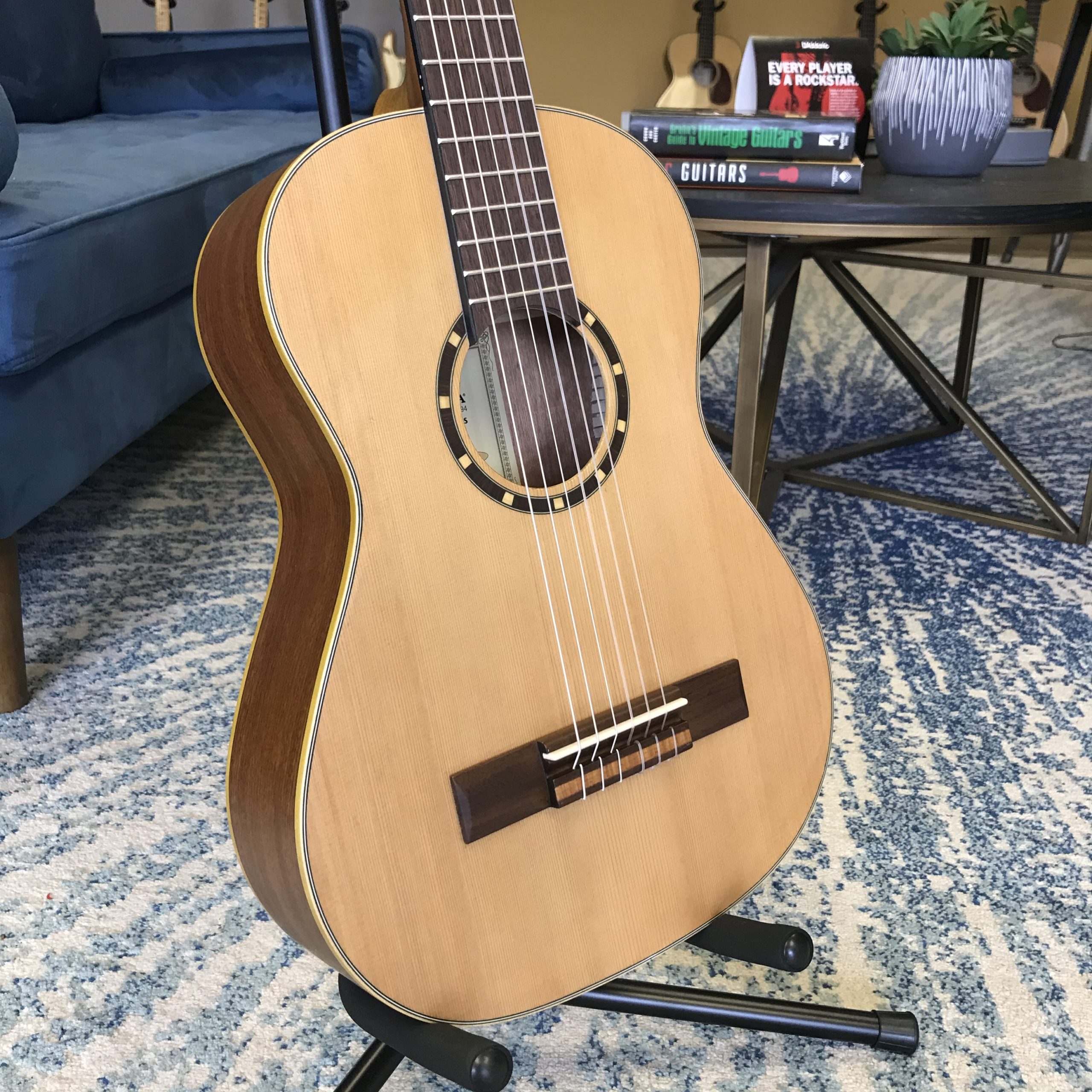 Picture of an Ortega R122-1/2 guitar, front right
