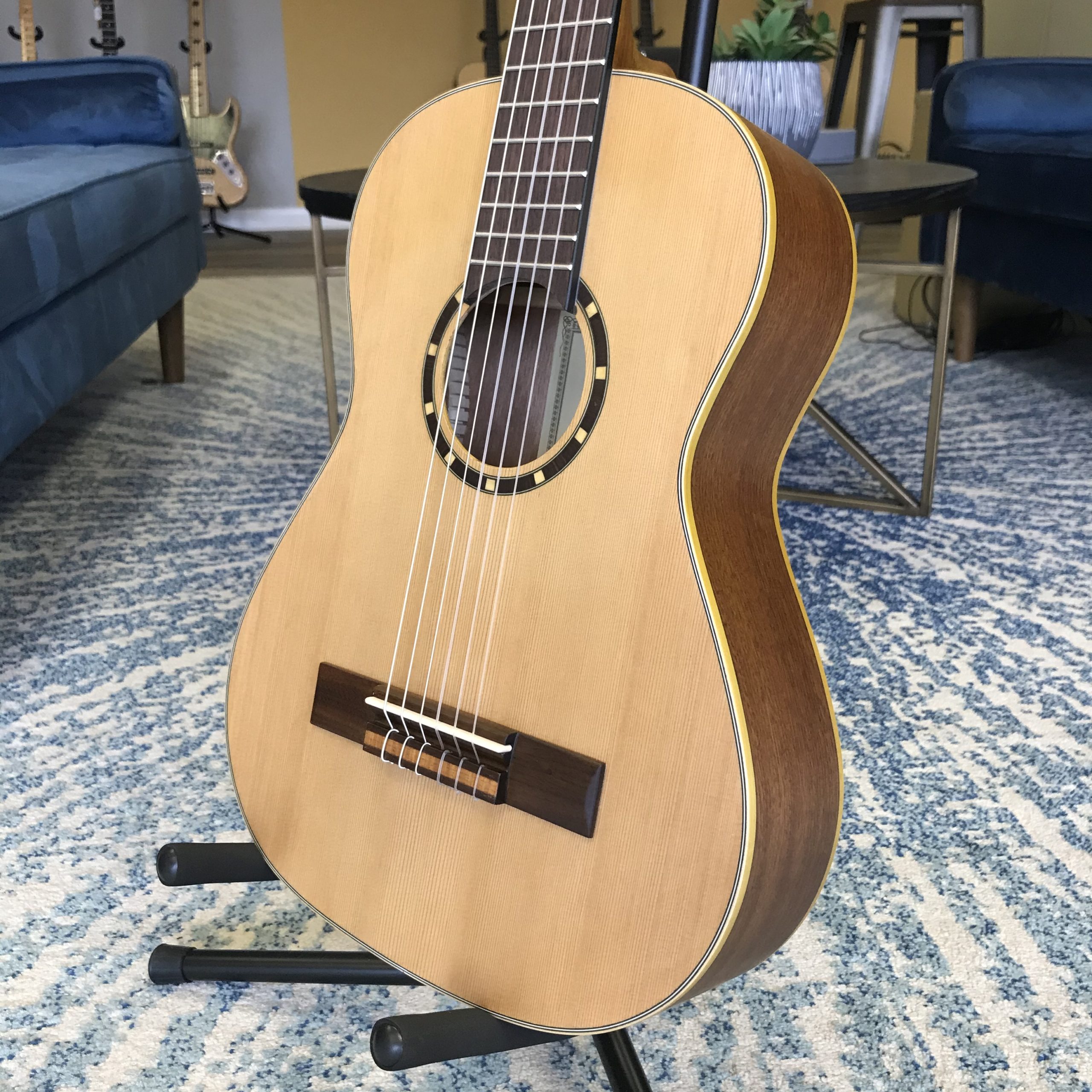 Picture of an Ortega R122-1/2 guitar, front left